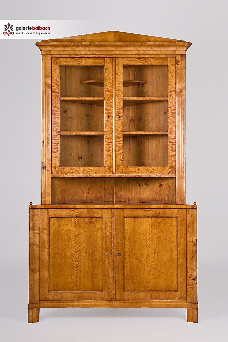 Antike Möbel aus Birke